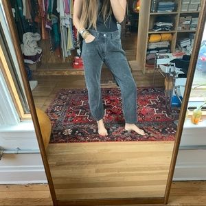 Levi’s black men’s jeans.